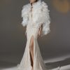 Pronovias Privée Amarosa met optionele bolero en hoge split.