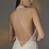 Detail van de Pronovias Privée Beloved trouwjurk met luxueuze kralen en vleugje drama.