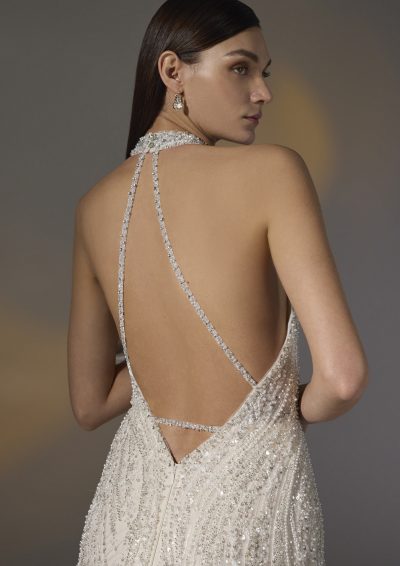 Detail van de Pronovias Privée Beloved trouwjurk met luxueuze kralen en vleugje drama.