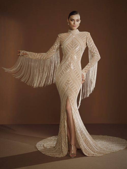 Een elegante trouwjurk met franjes van Elisabetta Franchi X Pronovias.