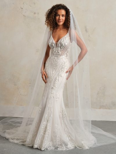 Maggie Sottero Edie trouwjurk, model met sluier en fit-and-flare silhouet met prachtige kanten afwerking.