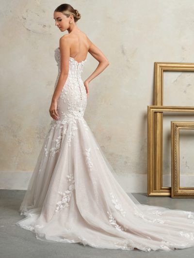 Sottero and Midgley Faith trouwjurk - ivoorkleurige fit-and-flare trouwjurk met strapless bloemenkant en sleep