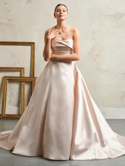 Sottero and Midgley Faro ballgown trouwjurk in blush - strapless satijnen trouwjurk met uitlopende rok.