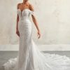 Sottero and Midgley Rome trouwjurk - ivoorkleurige fit-and-flare bruidsjurk met off-the-shoulder kantdetails en lange sleep.