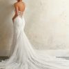 Sottero and Midgley Rome trouwjurk - ivoorkleurige fit-and-flare bruidsjurk met off-the-shoulder kantdetails en lange sleep.