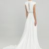 Achterkant van de Pronovias Morissette trouwjurk met keyhole rug en vloeiende rok.