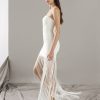 Pronovias Reign - Korte trouwjurk met lange franjes en strapless ontwerp