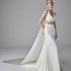 Pronovias Zoe trouwjurk in zeemeermin stijl met elegante sleep en satijnen afwerking