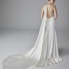 Pronovias Zoe trouwjurk, achterkant met open rug en vloeiende sleep