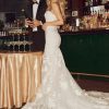 Maggie Sottero Bridget Trouwjurk met strapless sweetheart halslijn tijdens een bruiloftsfeest