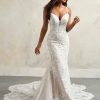 Maggie Sottero Hayden fit-and-flare mermaid trouwjurk vooraanzicht met kant en bandjes.