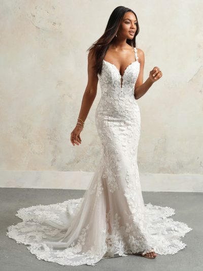 Maggie Sottero Hayden fit-and-flare mermaid trouwjurk vooraanzicht met kant en bandjes.