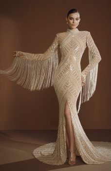 Een elegante trouwjurk met franjes van Elisabetta Franchi X Pronovias.